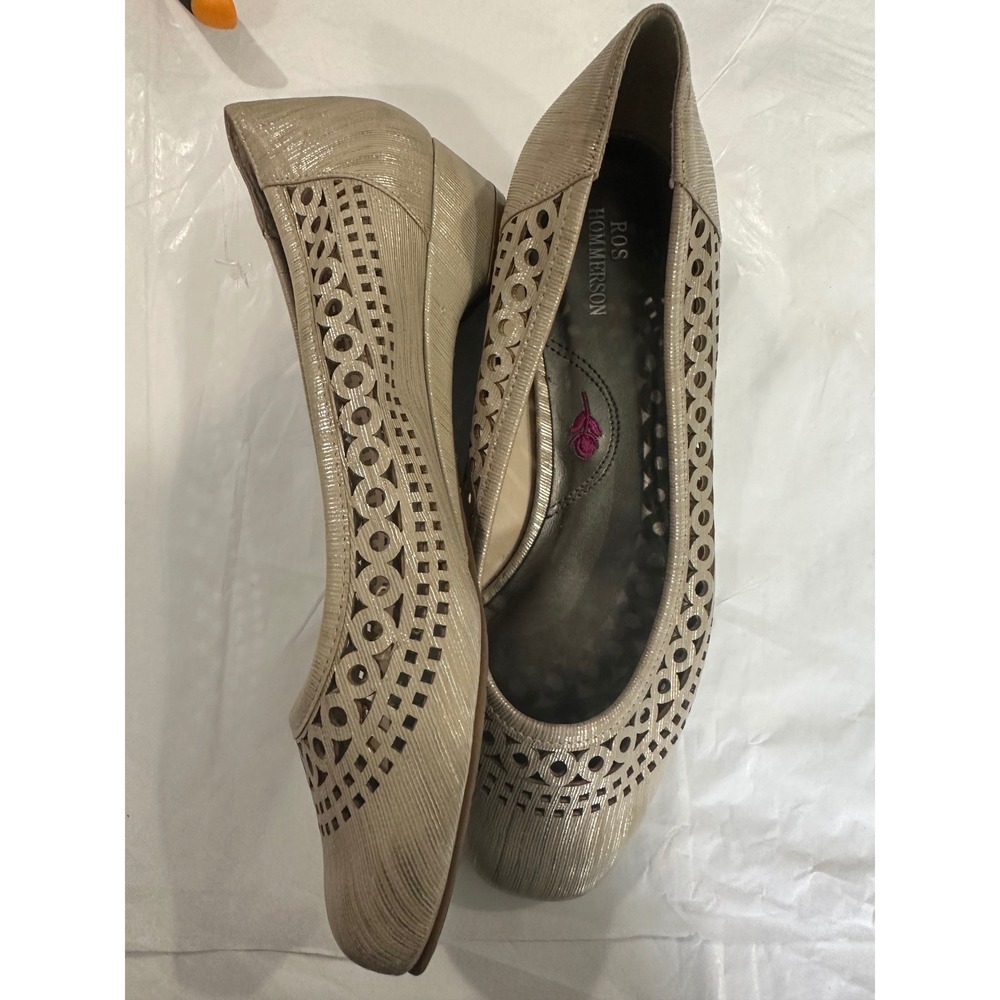 Ros Hommerson Tina Champagne Gold Metallic Laser Cut Wedge Pumps Womens 7W